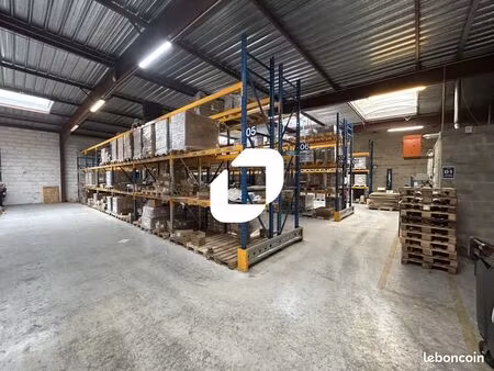 local d'activité 1 821 m²