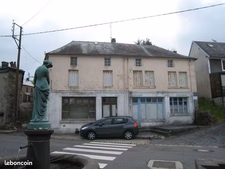 ensemble bâtiments centre de gentioux