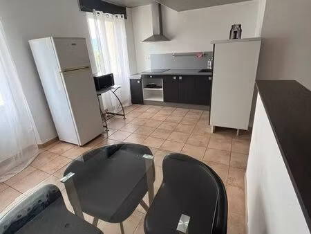 location studio meublé