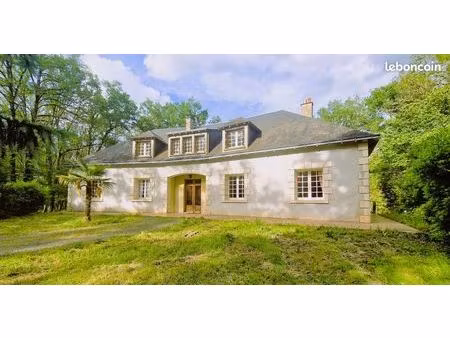 grande propriété dans son parc arboré à 45 minutes de tours