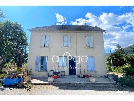 opportunité rare à saisir deux maisons à découvrir dans un environnement calme et verdoyan