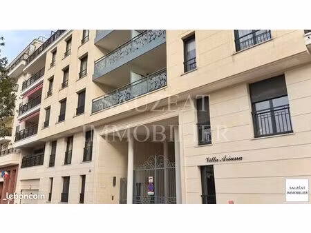 parking/box 13 m² montrouge