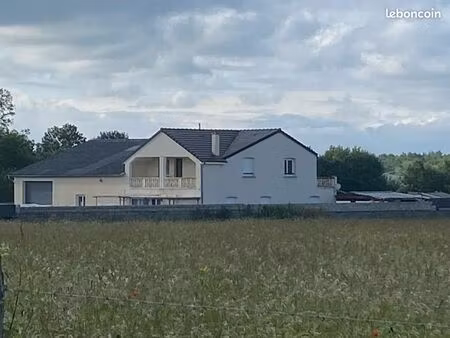 pavillon 9 pièces 240 m²