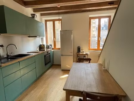 appartement duplex rénové   non meublé avec terrasse – cœur de ville de la charité-sur-loi