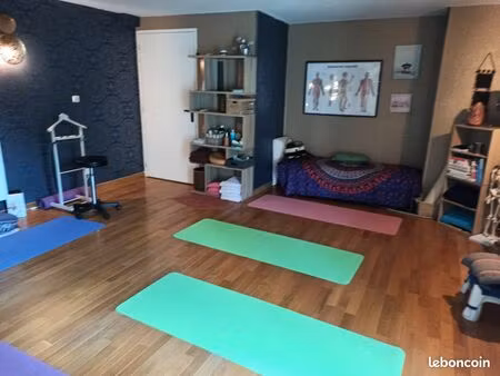 salle de 26m2 en parquet