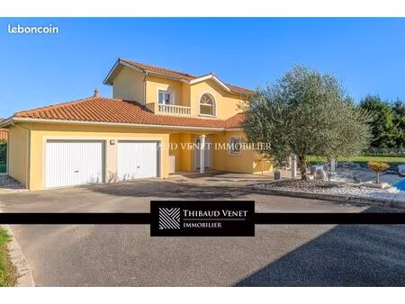 villa 6 pièces 180 m²