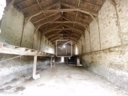 grange 1 pièce 160 m²
