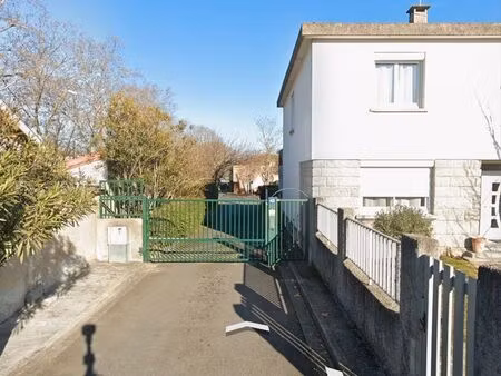 location place de parking exterieur