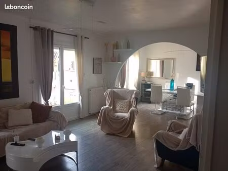 maison piscine jardin