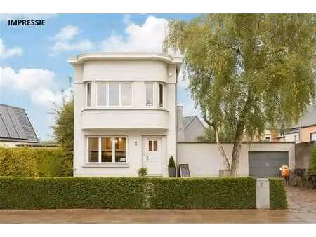 habitation unique avec espace professionnel !