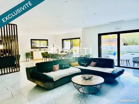 propriété 6 pièces 230 m²