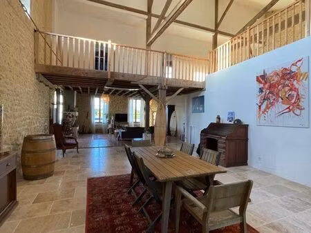 maison en pierre rénovée  charme et calme à civrac