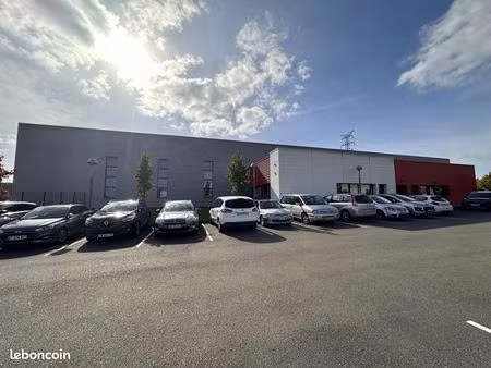 local d'activité 3 600 m²