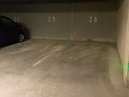 place de parking sécurisé proche de la gare