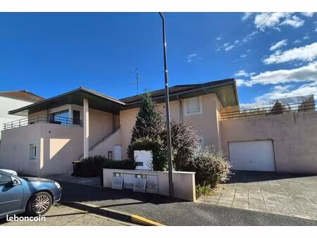 immeuble 261 m² saint-yorre