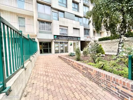 mur de boutique a vendre