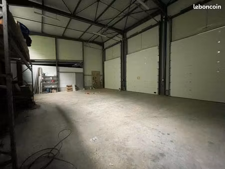 local d'activité 821 m²