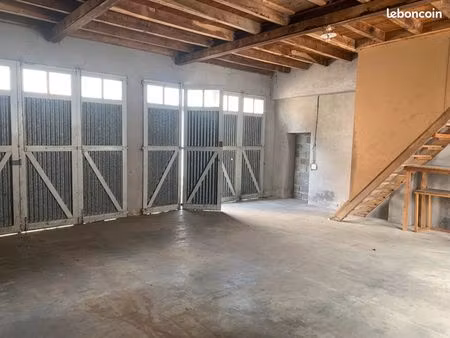 grand garage  140 m2  à 35 minutes d'albi