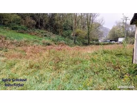 terrain 1880 m² izeste