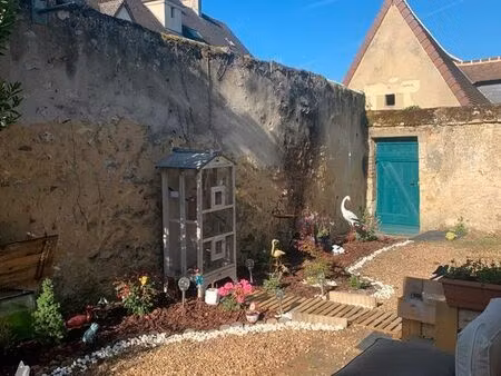 maisonnette refaite à neuf de 52 m2 au cœur de nogent le rotou (place st pol) de plein pie