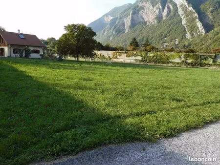 deux terrains constructibles de 920 m² faverges