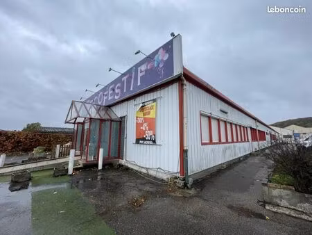 local commercial 600 m²