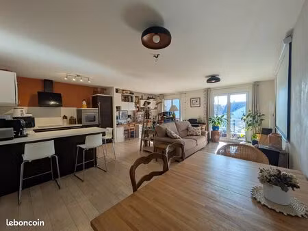 appartement chaleureux de 2 pièces avec loggia et cellier
