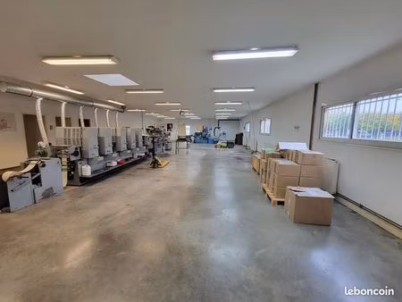 local industriel 326 m²