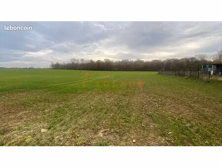 terrain 688 m² saint-cyr-sur-morin