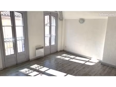 bureaux 58 m2 av bcp de cachet en parfait état 550