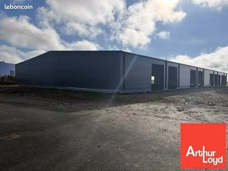local d'activité 1 828 m²