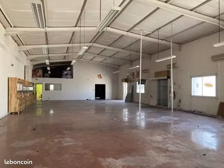 local d'activité 324 m²