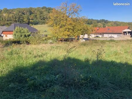 terrain 647 m² chilly