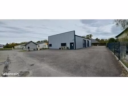 local professionnel 150m2 isolé à louer