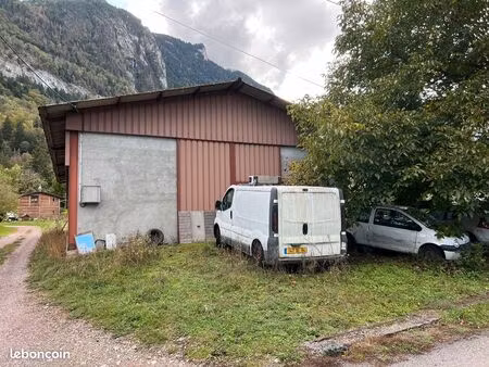 terrain de 800 m² avec hangar de 300 m² – bonneville / thuet (74)