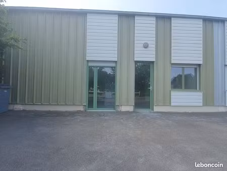 bureaux 57 m² pmr entrée de betton