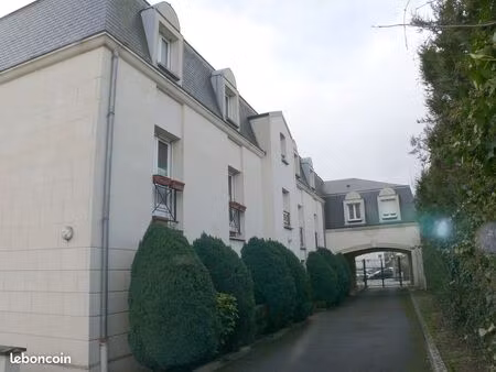 appartement f2 de 41 m2 avec 2 parkings sécurisés  au centre de lamorlaye