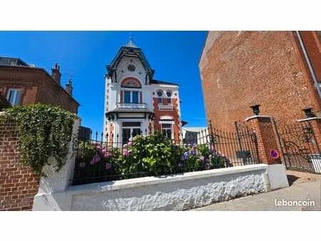 magnifique maison bourgeoise à conforter  située en centre ville de fourmies