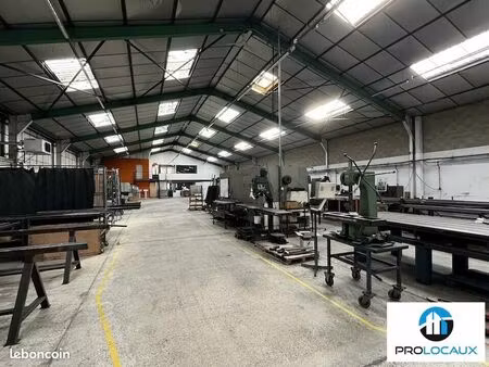 local d'activité 2 990 m²