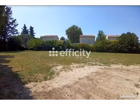 terrain 625 m² camaret sur aigues