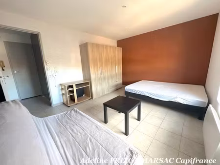 appartement 30m2 - meuble en location - parking - dernier etage