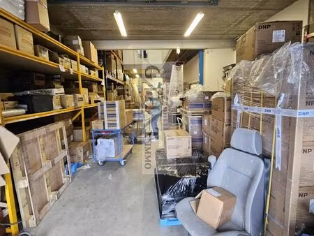 local industriel 323 m²