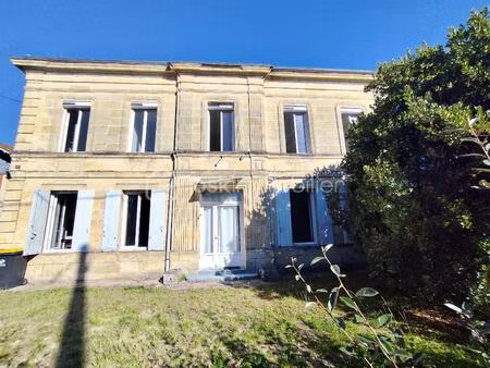 demeure de 470 m² à saint-christoly-de-blaye