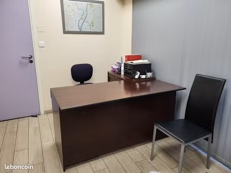 bureau meublé de 13 m2 pour soin de santé