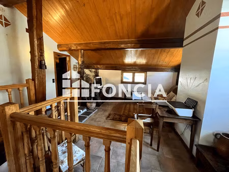 petit chalet de village au coeur des allues