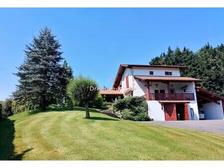 villa typique basque à urrugne avec vue sur la rhune