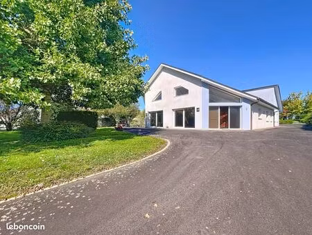 villa 8 pièces 300 m²