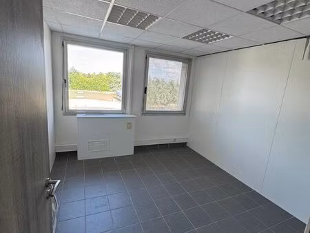 bureau à louer de 15 m2 à bron