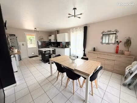 maison individuelle avec jardin/piscine et dépendances 90m2