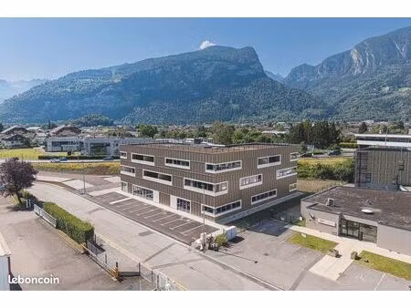 à vendre – plusieurs lots de commerces (rdc) et bureaux (r+1 & r+2) – scionzier